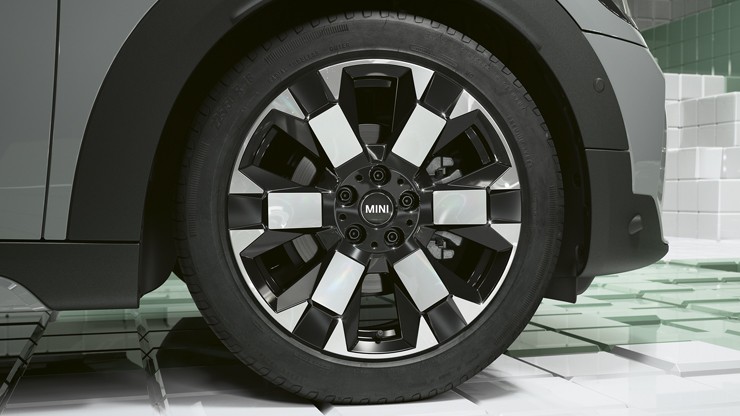 MINI Crossover Untamed Edition –新型MINI 18インチ Untamed スポーツ 2トーン